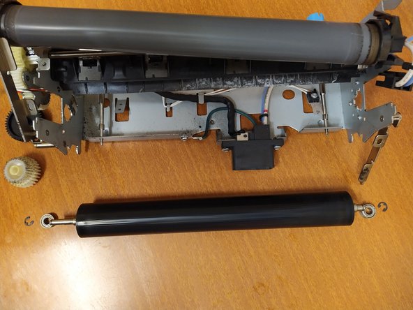 Fuser pressure roller replacement for Lexmark MS710 series printer, Remove the pressure roller: crwdns2935265:010crwdnd2935265:02crwdnd2935265:02crwdne2935265:0
