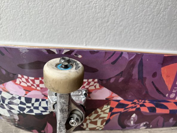How to Replace the Bearings on a Street Skateboard: étape 7, image 3 de 3