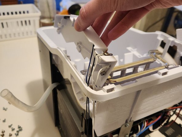 ikich Countertop Ice Maker Teardown, remove side panels: crwdns2935265:07crwdnd2935265:02crwdnd2935265:02crwdne2935265:0