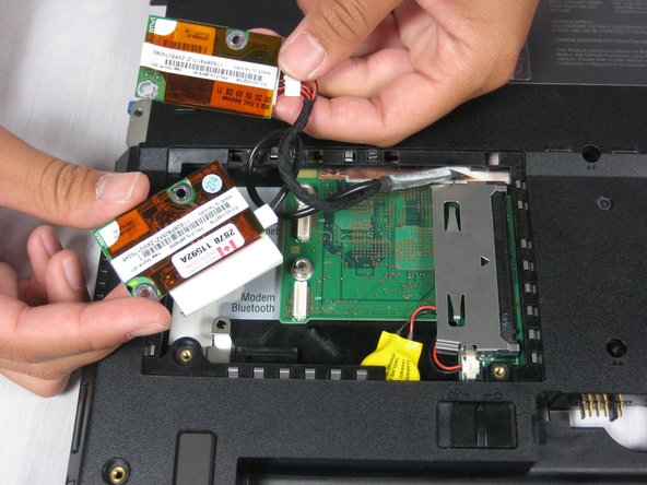 Disassembling IBM ThinkPad A30 Speakers: crwdns2935265:019crwdnd2935265:02crwdnd2935265:02crwdne2935265:0