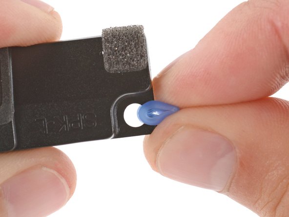 Lenovo ThinkPad P1 Gen 7 Left Speaker Replacement, Transfer the grommets: crwdns2935265:014crwdnd2935265:03crwdnd2935265:03crwdne2935265:0