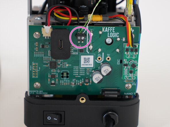 Kaffelogic Nano 7/LINK (D-P Serial) Thermocouple Replacement, Disconnect the thermocouple: crwdns2935265:06crwdnd2935265:01crwdnd2935265:03crwdne2935265:0