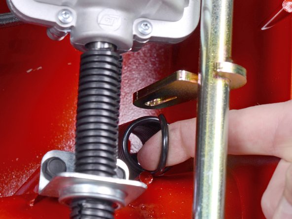 Toro Walk Behind Mowers 21199HD 2018 Rear Axle Replacement, Unhook the axle spring: crwdns2935265:07crwdnd2935265:03crwdnd2935265:03crwdne2935265:0