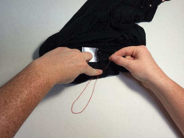 How to Fix a Ripped Shirt Hem: crwdns2935265:09crwdnd2935265:02crwdnd2935265:03crwdne2935265:0