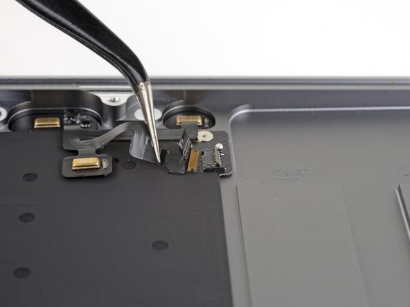 MacBook Air 13” Retina Display Late 2018 Microphone Assembly Replacement: étape 33, image 3 de 3