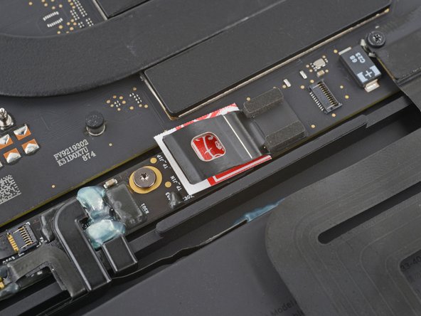 MacBook Pro 13" 2022 (M2) Battery Replacement, Disconnect the battery: crwdns2935265:014crwdnd2935265:03crwdnd2935265:03crwdne2935265:0