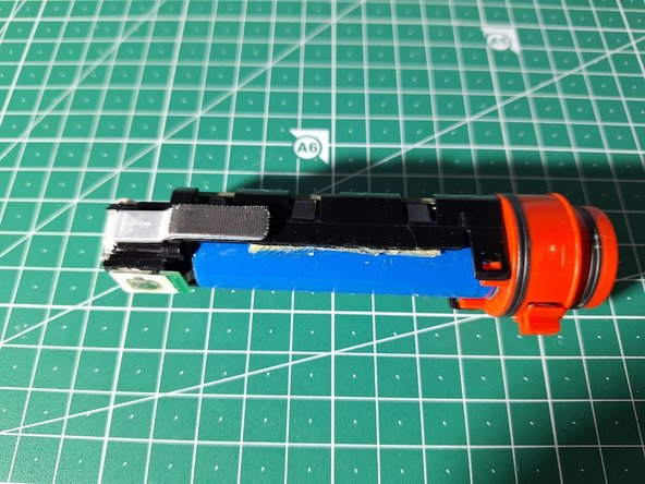 Knog PWR Rider 450 Lumen - Teardown, Pull the assembly out: crwdns2935265:03crwdnd2935265:02crwdnd2935265:03crwdne2935265:0