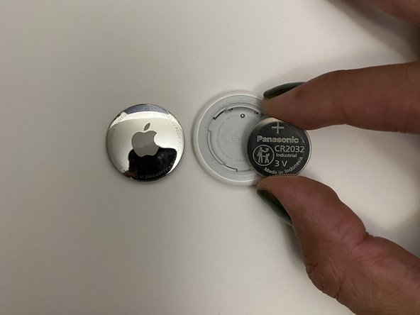 如何将 AirTag 恢复出厂设置: 步骤 5 中的图像 2，3