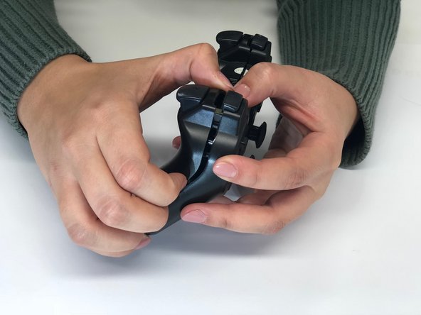 PlayStation 3 Wireless controller "Dualshock III" (replica) Disassembly: step 2, image 1 of 2
