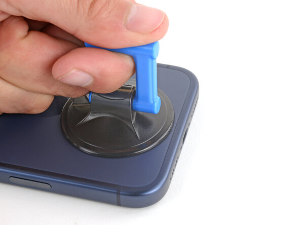 iPhone 17 Pro Back Glass Replacement, Insert an opening pick: crwdns2935265:06crwdnd2935265:01crwdnd2935265:03crwdne2935265:0