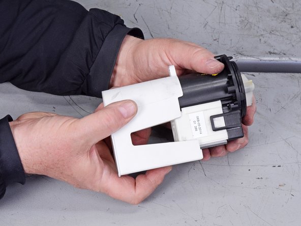 LG Front Load Washing Machine Drain Pump Motor Replacement, Remove the pump housing: crwdns2935265:042crwdnd2935265:02crwdnd2935265:03crwdne2935265:0