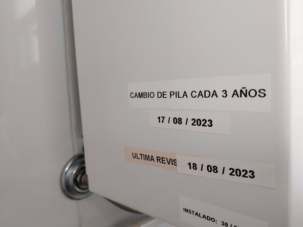 Junkers WR11-2 Water Heater Battery Replacement: crwdns2935265:06crwdnd2935265:01crwdnd2935265:01crwdne2935265:0