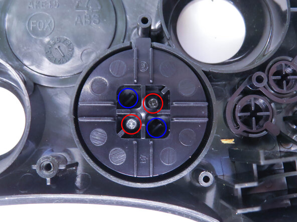 Xbox Controller S Buttons Replacement Guide, D-Pad: paso 8, imagen 1 de 3