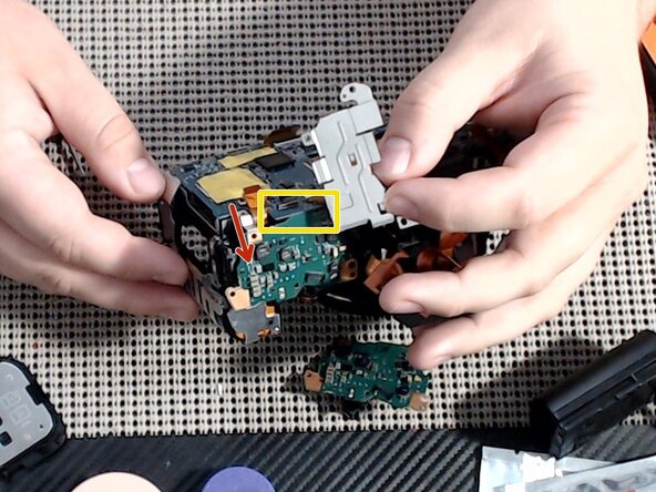 Canon EOS 6D Mark II DC/DC Power Board Replacement, Separate the boards: passo 17, imagem 1 %32