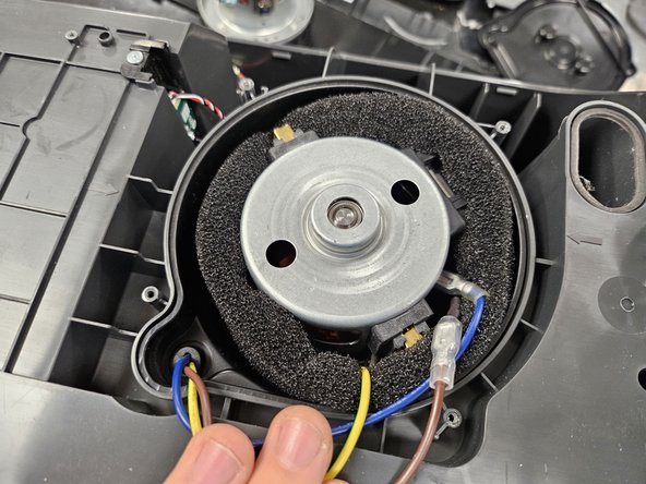 S7 MaxV Ultra dock: Suction fan replacement, Replace the suction fan.: crwdns2935265:016crwdnd2935265:02crwdnd2935265:02crwdne2935265:0