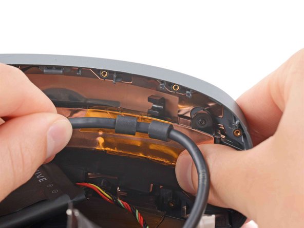 HTC Vive XR Elite Headstraps Replacement, Remove the USB-C power cable: crwdns2935265:030crwdnd2935265:02crwdnd2935265:03crwdne2935265:0