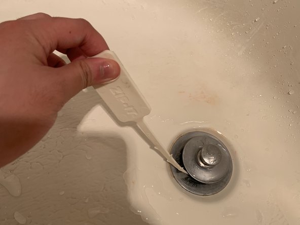 How to Unclog a Shower Drain: crwdns2935265:04crwdnd2935265:02crwdnd2935265:03crwdne2935265:0