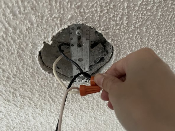 How to Replace and Install Ceiling Light Fixtures: crwdns2935265:05crwdnd2935265:02crwdnd2935265:03crwdne2935265:0