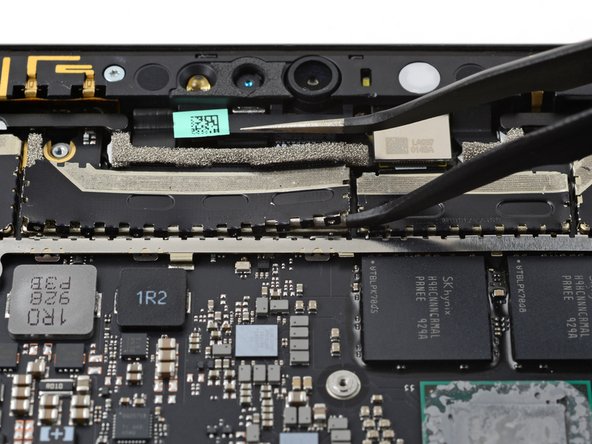 Microsoft Surface Pro X Front Camera Replacement: étape 38, image 3 de 3