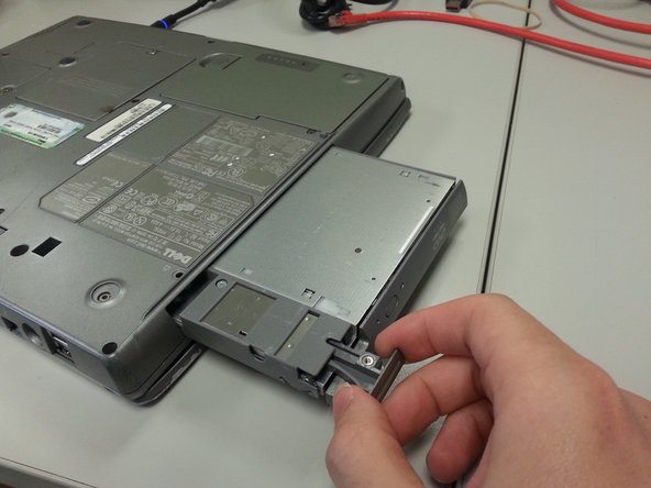 Dell Latitude D600 DVD Drive Replacement: crwdns2935265:03crwdnd2935265:02crwdnd2935265:02crwdne2935265:0