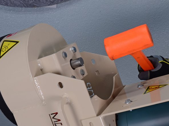 EDCO Disk Grinder 50200-HD Head Assembly Replacement, Hammer the head assembly shaft: crwdns2935265:021crwdnd2935265:03crwdnd2935265:03crwdne2935265:0