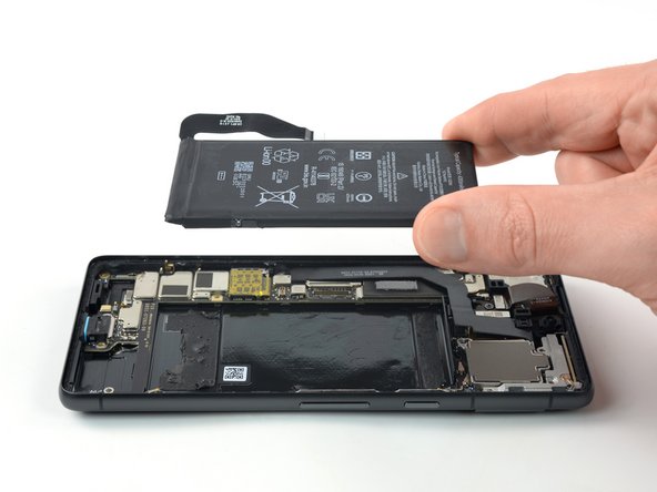 Sostituzione Batteria Google Pixel 7, Rimuovi la batteria: passo 32, immagine 3 di 3