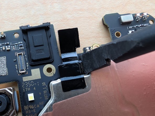 Motorola Moto G Play (2023) Teardown, Remove the cameras: crwdns2935265:09crwdnd2935265:02crwdnd2935265:03crwdne2935265:0