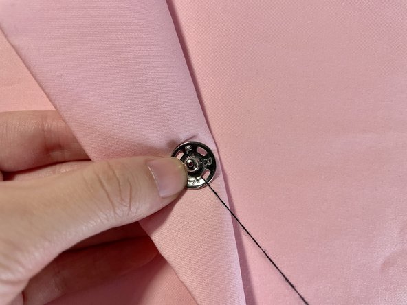 How to Sew On A Press Stud: crwdns2935265:06crwdnd2935265:03crwdnd2935265:03crwdne2935265:0