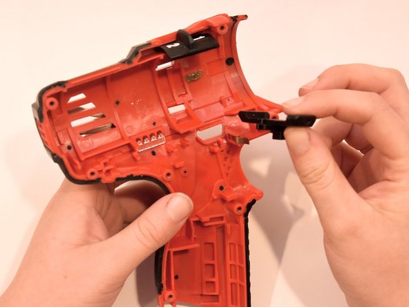 Milwaukee M12 2407-20 Shuttle Spring Plate Replacement: crwdns2935265:04crwdnd2935265:02crwdnd2935265:02crwdne2935265:0