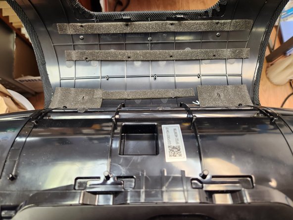 JBL Boombox Battery Replacement, Remove the Mesh Cover - Rear: crwdns2935265:06crwdnd2935265:02crwdnd2935265:02crwdne2935265:0