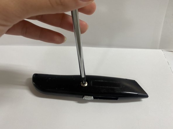 How To Fix a Jammed Box Cutter: passo 6, imagem 2 %32