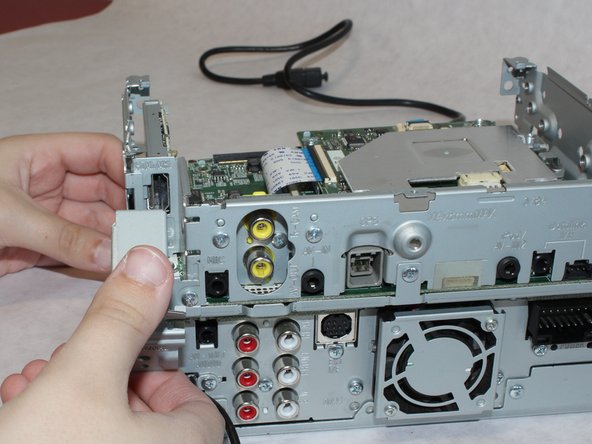 Kenwood DNX571HD GPS Antenna Connection Replacement: crwdns2935265:016crwdnd2935265:02crwdnd2935265:02crwdne2935265:0