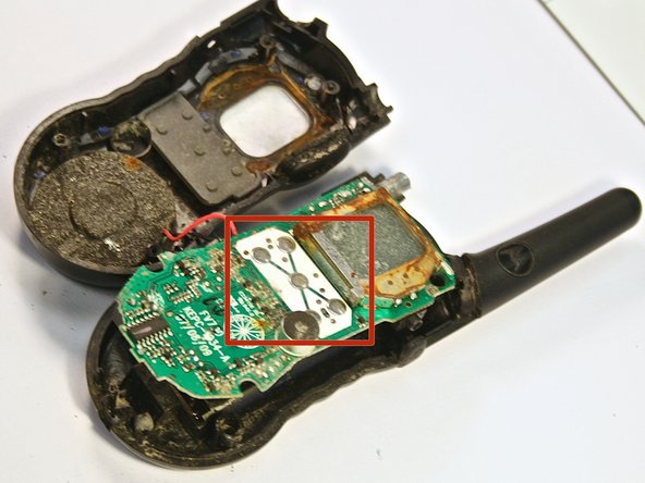 Motorola Talkabout FV700R Circuit Board Replacement: crwdns2935265:08crwdnd2935265:02crwdnd2935265:02crwdne2935265:0