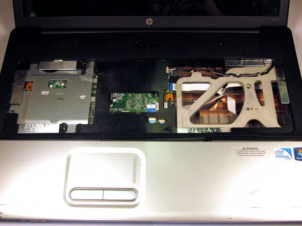 HP G71t-300 Cooling Fan Replacement: crwdns2935265:05crwdnd2935265:02crwdnd2935265:02crwdne2935265:0