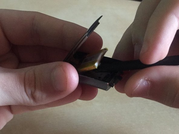 Charge 3 Battery Replacement: шаг 4, изображение 2 из 3