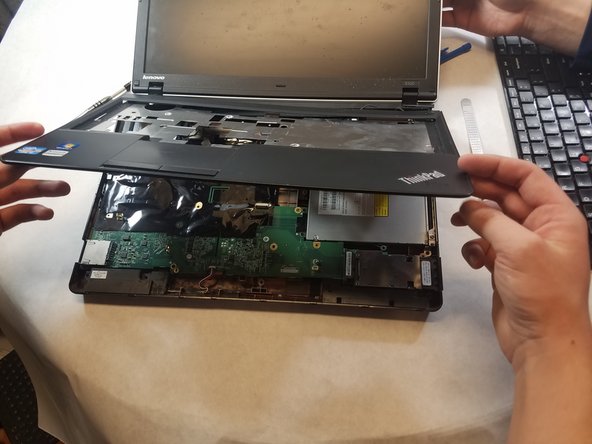 Lenovo ThinkPad Edge E520 USB Drive Replacement: crwdns2935265:08crwdnd2935265:03crwdnd2935265:03crwdne2935265:0