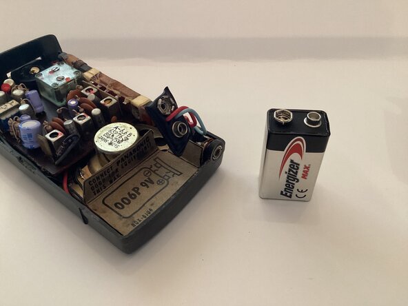 Panasonic R-1159 AM radio Teardown: crwdns2935265:02crwdnd2935265:03crwdnd2935265:03crwdne2935265:0