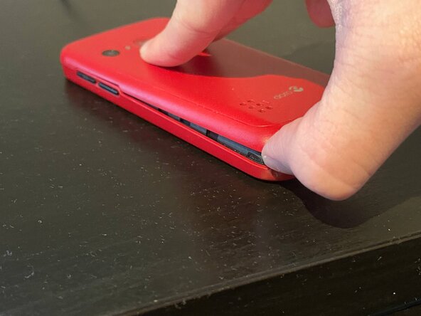 Doro 1881 Teardown, Remove the back cover: crwdns2935265:01crwdnd2935265:02crwdnd2935265:03crwdne2935265:0