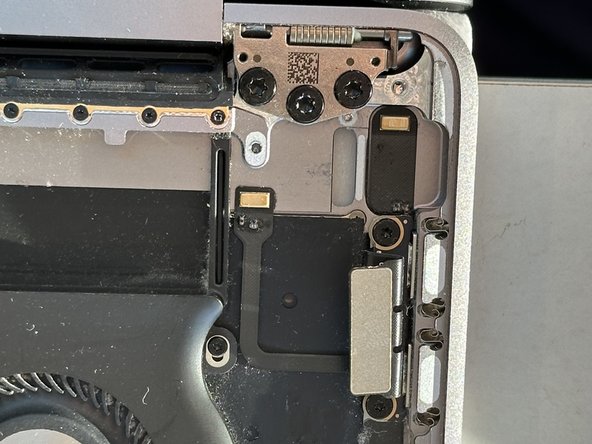 2018 MacBook Pro 13" Touch Bar Replacement, Touch Bar connector hole: crwdns2935265:042crwdnd2935265:02crwdnd2935265:02crwdne2935265:0