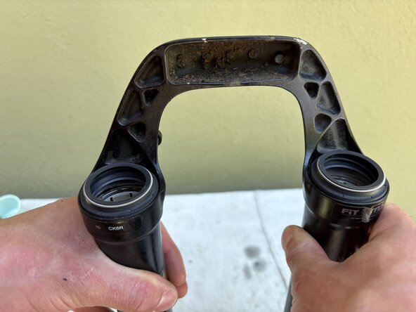 Fox32 Mountain Bike Front Air Suspension Fork Seal and Oil Replacement: étape 34, image 1 de 1