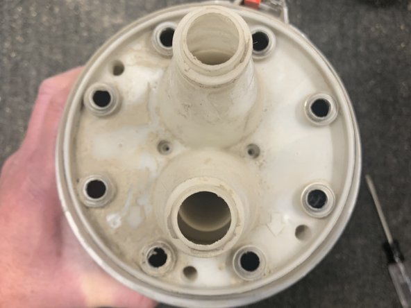 Dyson DC17 Cyclone Cleaning, Disassemble Cyclone: crwdns2935265:05crwdnd2935265:03crwdnd2935265:03crwdne2935265:0