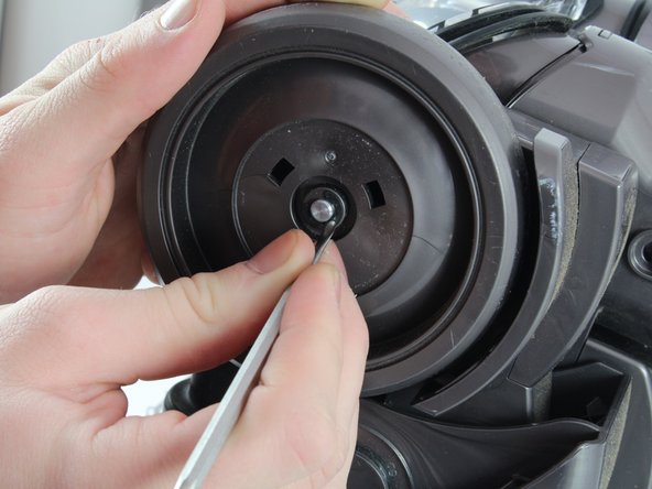 Dyson DC28 Animal Wheel Replacement: crwdns2935265:03crwdnd2935265:02crwdnd2935265:03crwdne2935265:0