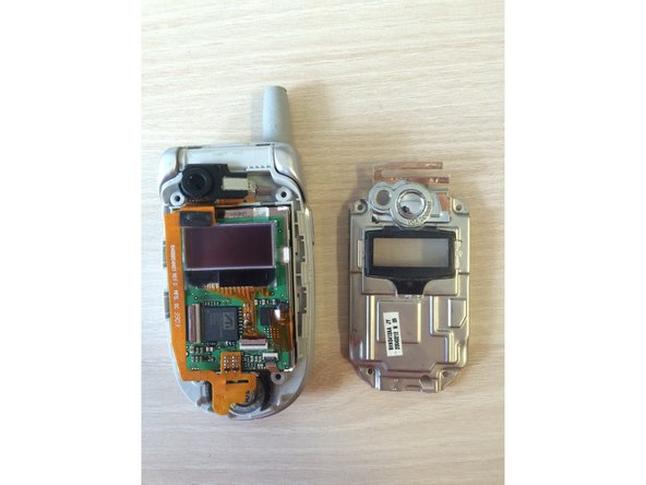 Motorola V400 Camera Replacement: crwdns2935265:04crwdnd2935265:03crwdnd2935265:03crwdne2935265:0