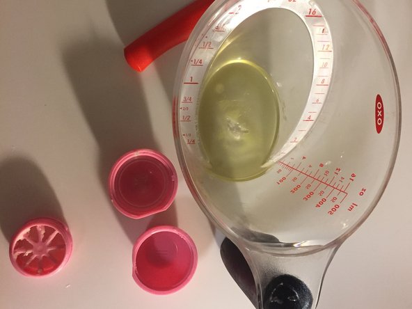 How to Fix Melted or Lumpy EOS Lip Balm: crwdns2935265:03crwdnd2935265:02crwdnd2935265:02crwdne2935265:0