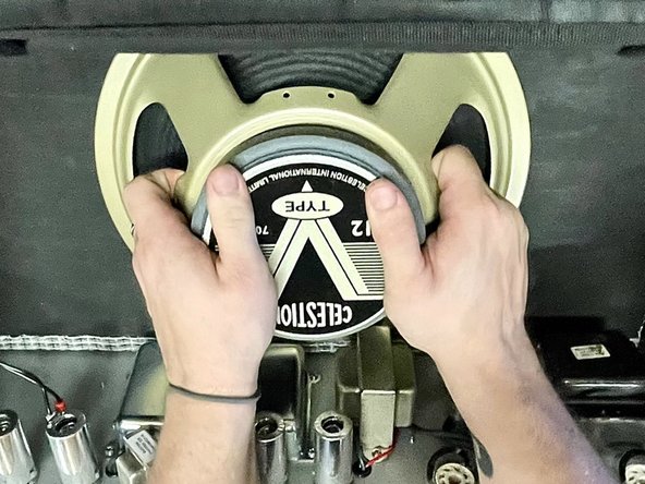 Fender 68 Custom Deluxe Reverb Speaker Replacement: crwdns2935265:07crwdnd2935265:03crwdnd2935265:03crwdne2935265:0