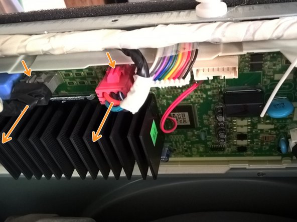 Remplacer la pompe de vidange d'un lave-linge LG F84G62WHS, Démonter le panneau de commande: étape 3, image 1 de 3