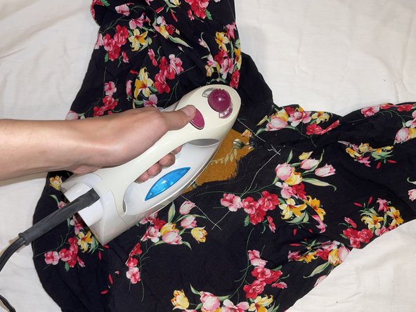 How to Patch a Ripped Crotch in Cotton Pants: crwdns2935265:08crwdnd2935265:03crwdnd2935265:03crwdne2935265:0