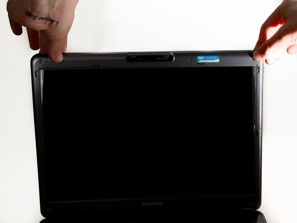 Toshiba Satellite U405D-S2902 Display Replacement: crwdns2935265:03crwdnd2935265:02crwdnd2935265:03crwdne2935265:0