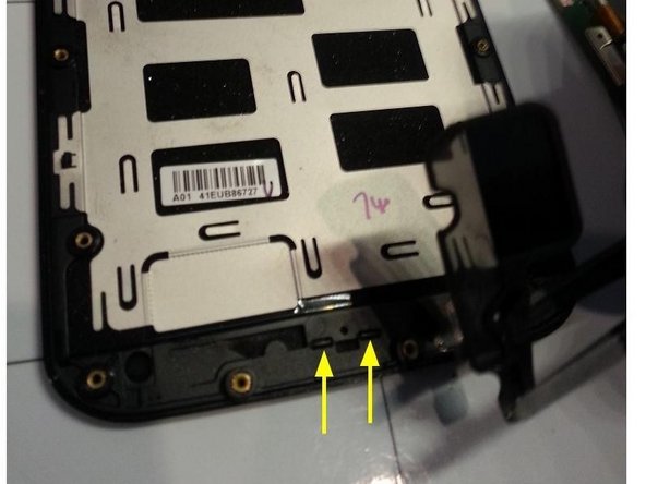 Motorola Moto X 2nd Generation Screen Replacement, Remove the Speaker Grills from the Broken Screen: crwdns2935265:011crwdnd2935265:02crwdnd2935265:03crwdne2935265:0