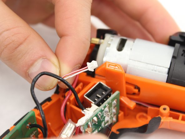 Black and Decker LI4000 Trigger/Switch Board Replacement: crwdns2935265:010crwdnd2935265:02crwdnd2935265:02crwdne2935265:0